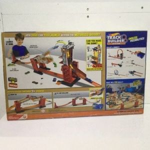 Hot weeks track bulder